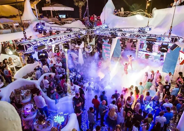 Lux- 2 спальні та вітальня в аркадії- укриття- море Апартаменты Одесса